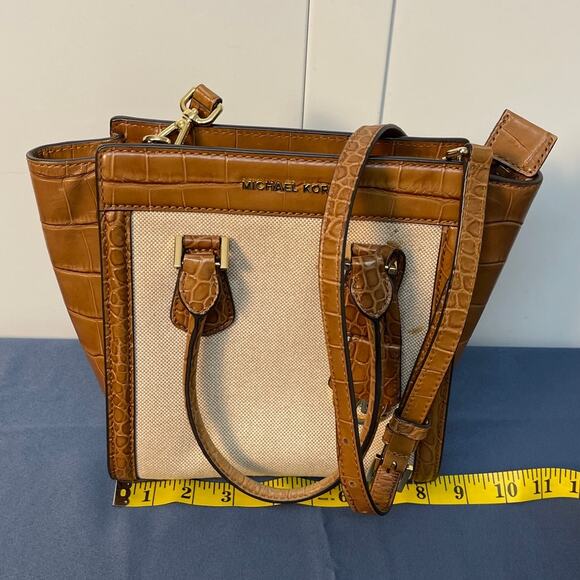 Michael Kors Colette Medium Messenger Sachet Bag Pre-owned‎ with Dust Bag - Picture 4 of 14